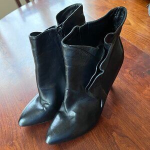 Mark by Marc Jacobs Black Leather ruffle Heeled Bootie- Size 40 (US‎ 9)